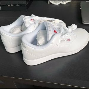 REEBOK WHITE SHOES 6.5 Womens